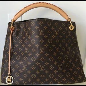 Artsy Louis Vuitton in like new condition.
